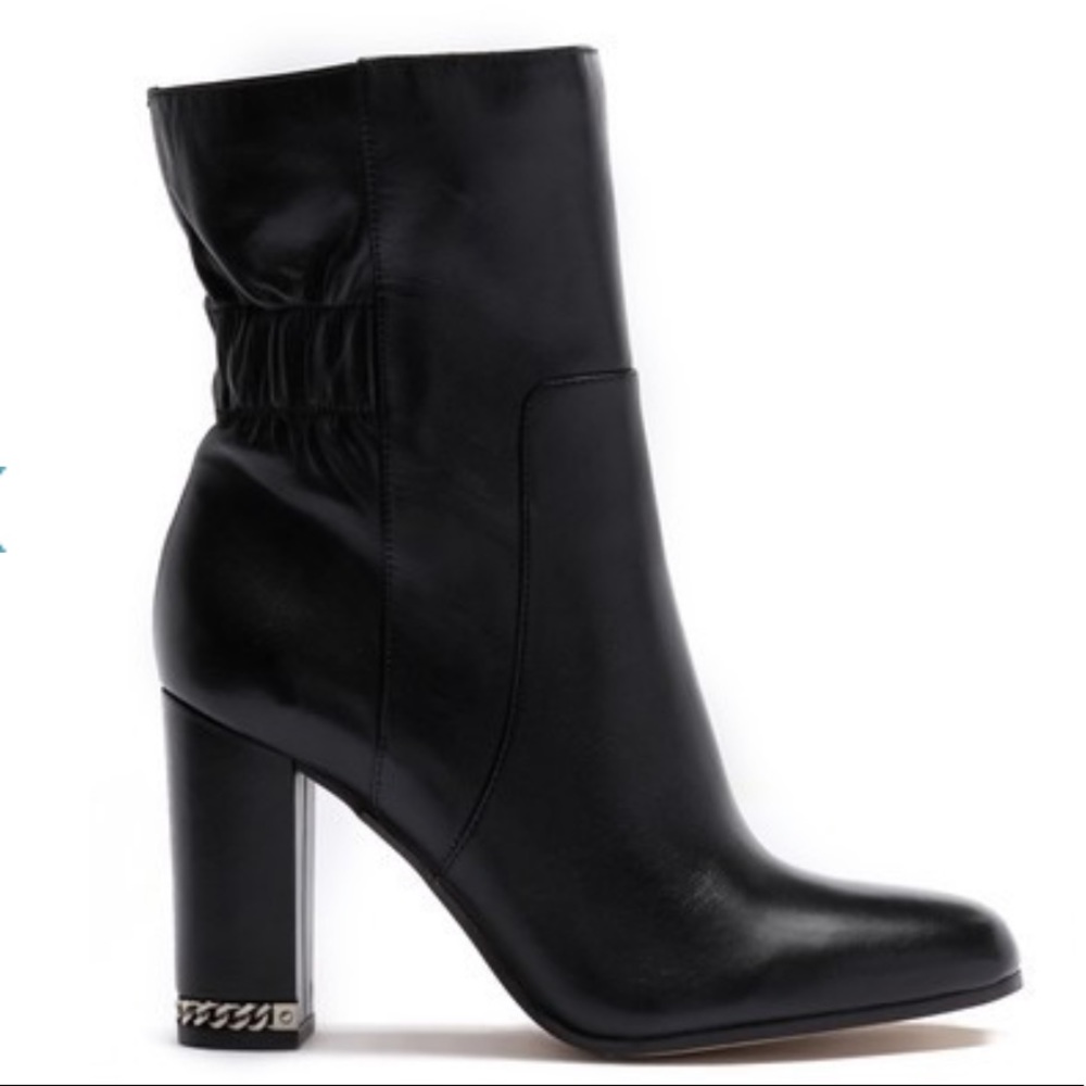 NWOT Michael Kors Dolores Leather Chain Boot
